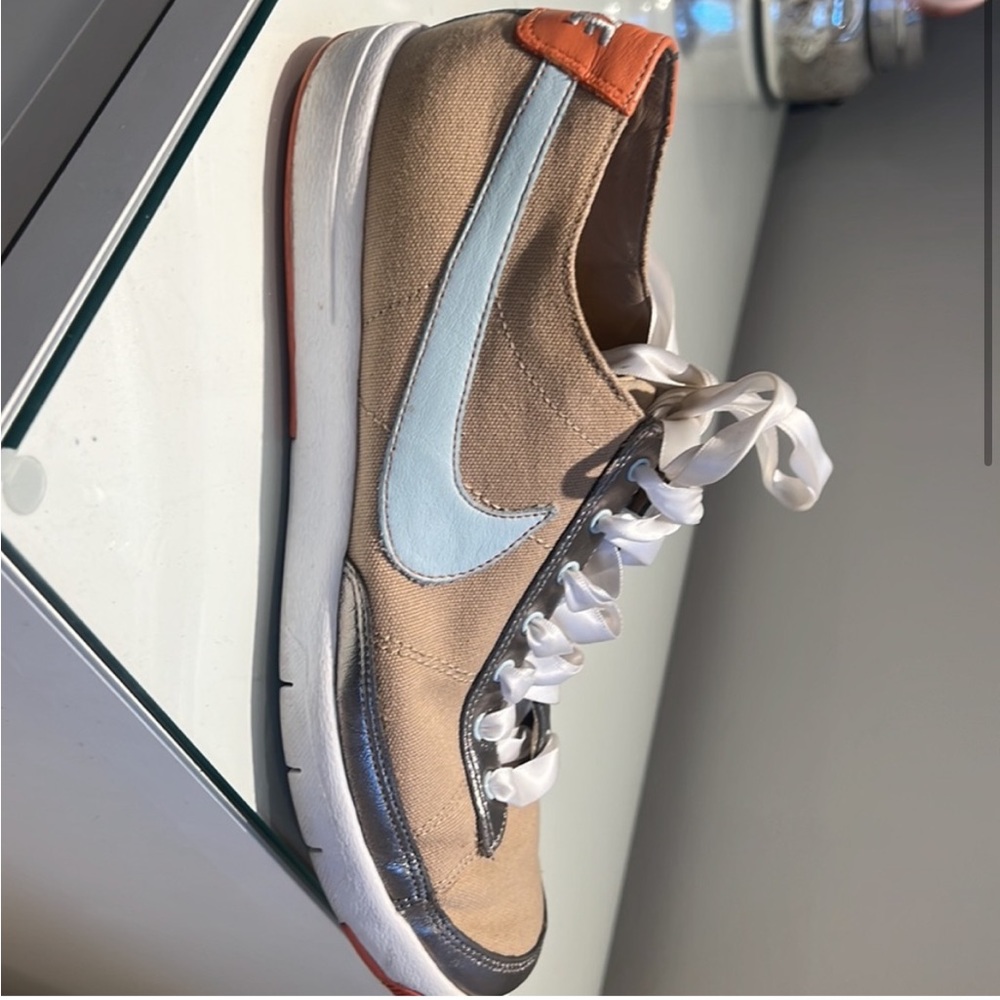 Adorable color blocked Nikes with satin laces